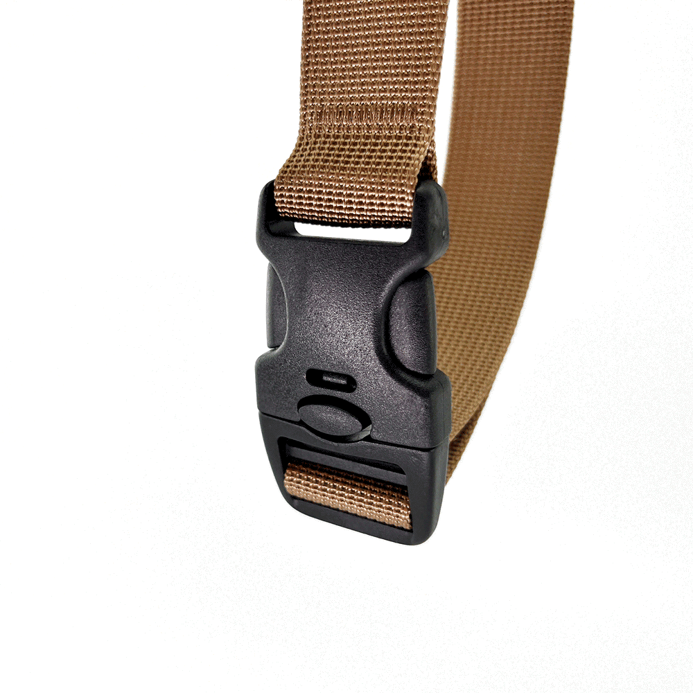 gif showing the clasp of the POM buckle of a packpal strap